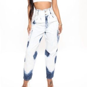 Fashion Nova “Livin N A Dream” Bleached Balloon Jeans